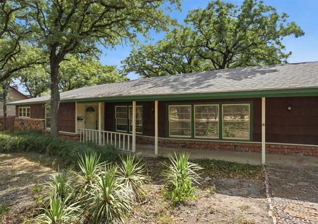 Photo 4 of Sale Pending at 1700 Weiler Blvd, Fort Worth, TX 76112 | MLS# 21357998 | Listing updated on 2026-08-28