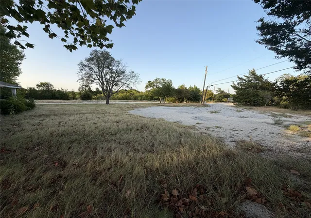 Photo 4 of Sale Pending at 2505 W Fm 875, Midlothian, TX 76065 | MLS# 21357999 | Listing updated on 2026-10-05