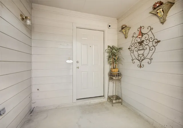 Photo 3 of Sale Pending at 2228 Overlook Ln, Denton, TX 76207 | MLS# 21353562 | Listing updated on 2026-09-29
