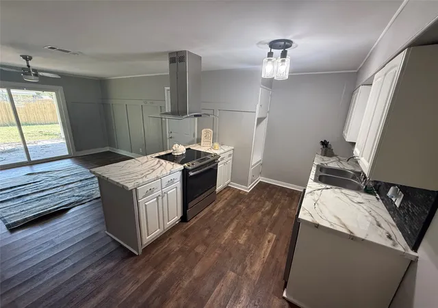 Photo 3 of Single family home for sale at 300 S Joyce St, Waco, TX 76705 | MLS# 21355479 | Listing updated on 2026-08-22