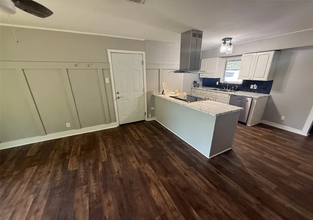 Photo 3 of Single family home for sale at 300 S Joyce St, Waco, TX 76705 | MLS# 21355479 | Listing updated on 2026-10-01