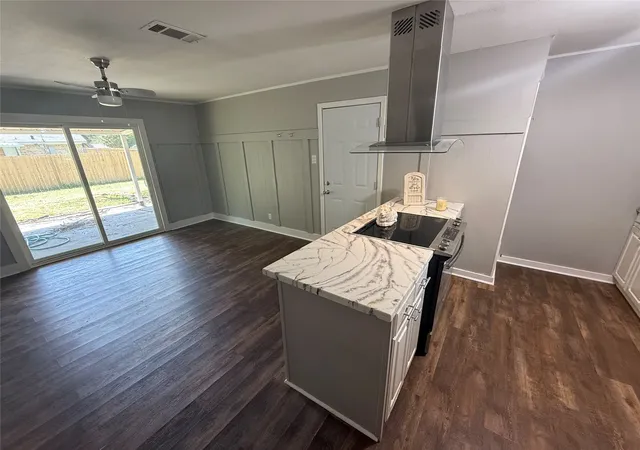 Photo 4 of Single family home for sale at 300 S Joyce St, Waco, TX 76705 | MLS# 21355479 | Listing updated on 2026-10-01