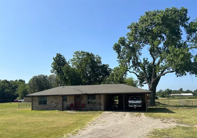 Photo 2 of Single family home for sale at 1689 W Fm 898, Bonham, TX 75418 | MLS# 21357036 | Listing updated on 2026-08-26