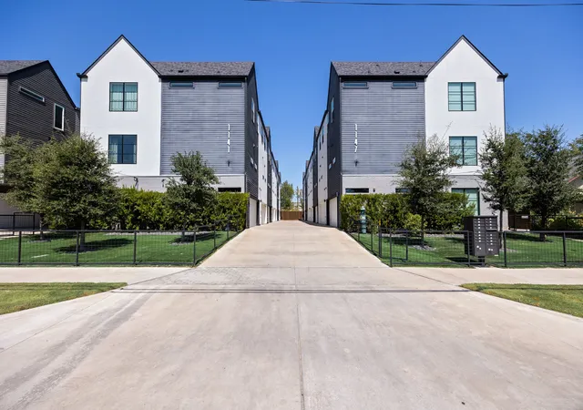Photo 26 of Townhouse for sale at 1141 N Madison Ave #105, Dallas, TX 75208 | MLS# 21358039 | Listing updated on 2026-10-07