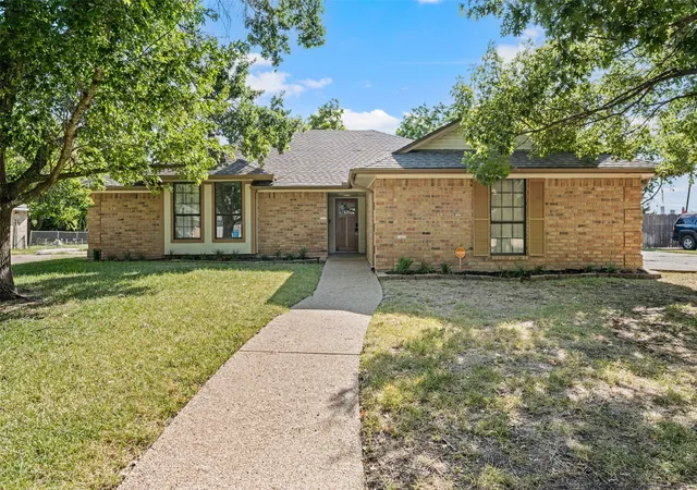 Photo 1 of Single family home for sale at 209 Bonham Dr, Hewitt, TX 76643 | MLS# 21357619 | Listing updated on 2026-09-28