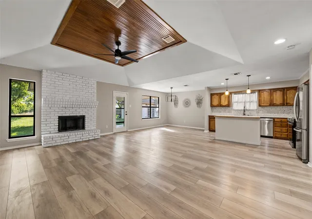 Photo 4 of Single family home for sale at 209 Bonham Dr, Hewitt, TX 76643 | MLS# 21357619 | Listing updated on 2026-09-28