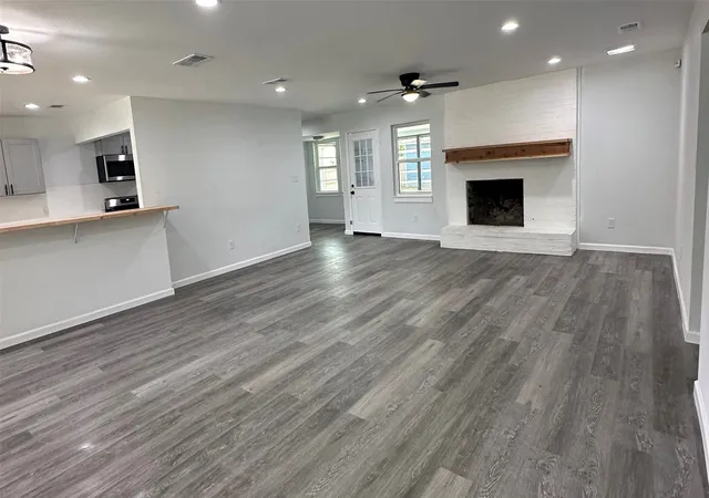 Photo 2 of Single family home for sale at 6201 Trail Lake Dr, Fort Worth, TX 76133 | MLS# 21357880 | Listing updated on 2026-08-31