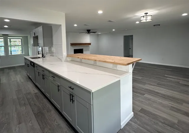 Photo 4 of Single family home for sale at 6201 Trail Lake Dr, Fort Worth, TX 76133 | MLS# 21357880 | Listing updated on 2026-08-31