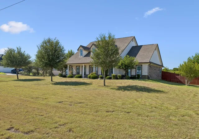 Photo 3 of Sale Pending at 113 Coleton Dr, Copperas Cove, TX 76522 | MLS# 21357503 | Listing updated on 2026-10-08