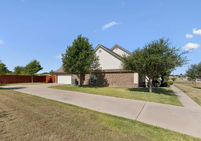 Photo 3 of Sale Pending at 113 Coleton Dr, Copperas Cove, TX 76522 | MLS# 21357503 | Listing updated on 2026-10-08