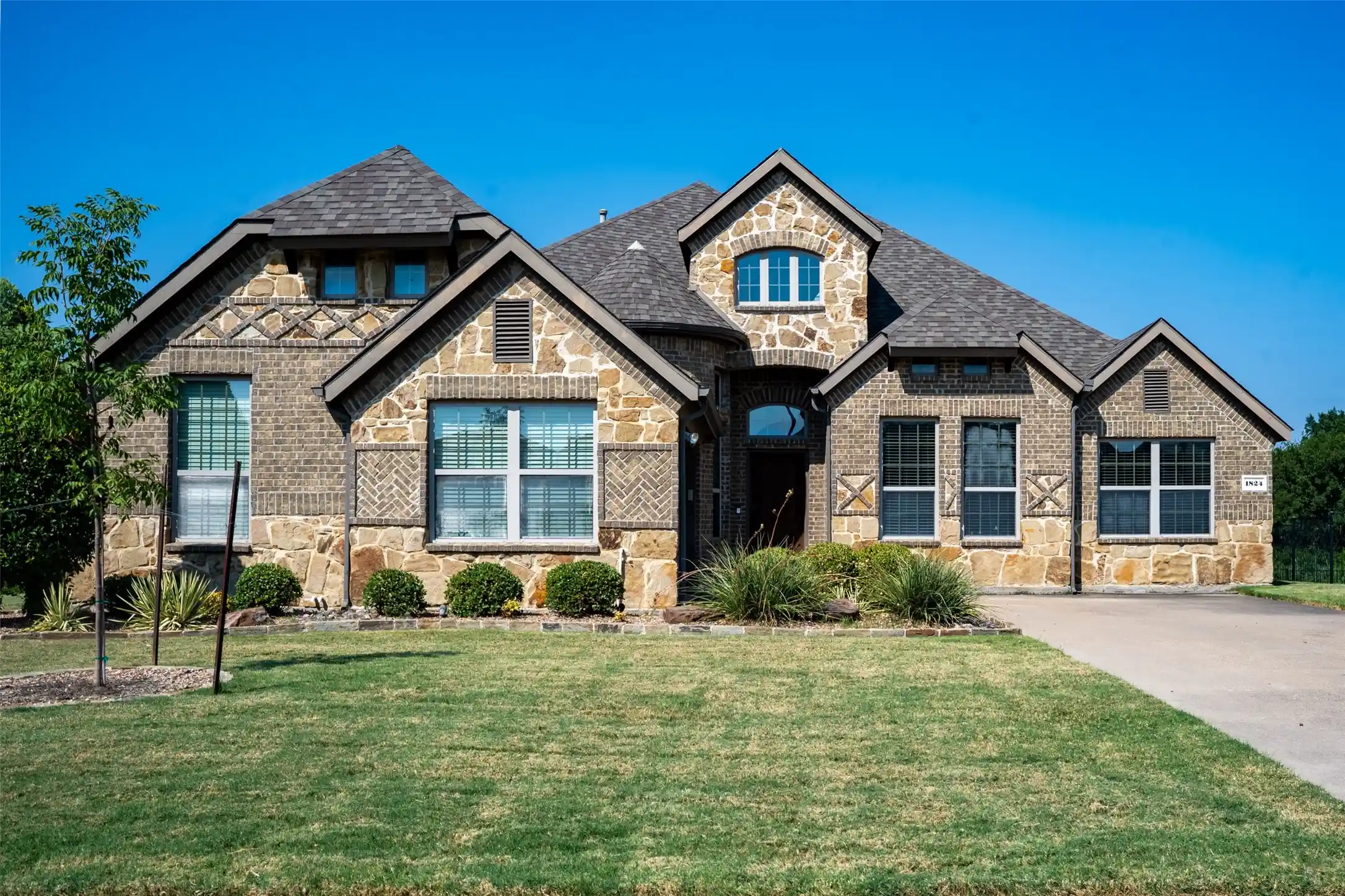 Photo 1 of Single family home for sale at 1824 Fair Oaks Ln, Royse City, TX 75189 | MLS# 21358043 | Listing updated on 2026-10-08