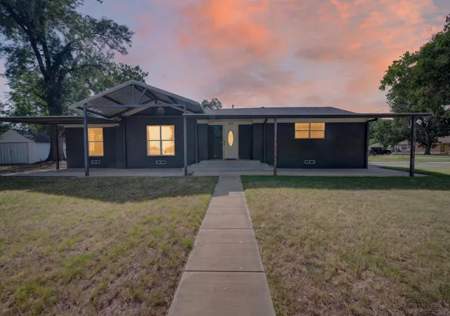 Photo 2 of Single family home for sale at 205 N 1st St, Mabank, TX 75147 | MLS# 21350468 | Listing updated on 2026-08-14