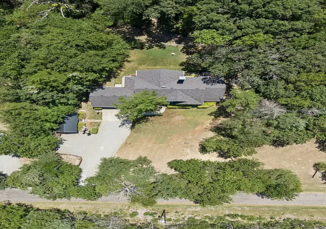 Photo 30 of Single family home for sale at 6912 Circle Dr, Bonham, TX 75418 | MLS# 21351272 | Listing updated on 2026-08-25