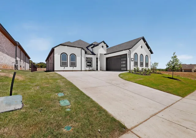 Photo 2 of Single family home for sale at 977 Bandon Dunes Dr, Burleson, TX 76028 | MLS# 21327458 | Listing updated on 2026-09-27
