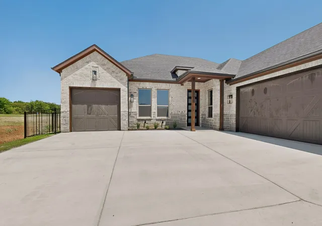Photo 3 of Single family home for sale at 973 Bandon Dunes Dr, Burleson, TX 76028 | MLS# 21327442 | Listing updated on 2026-09-28
