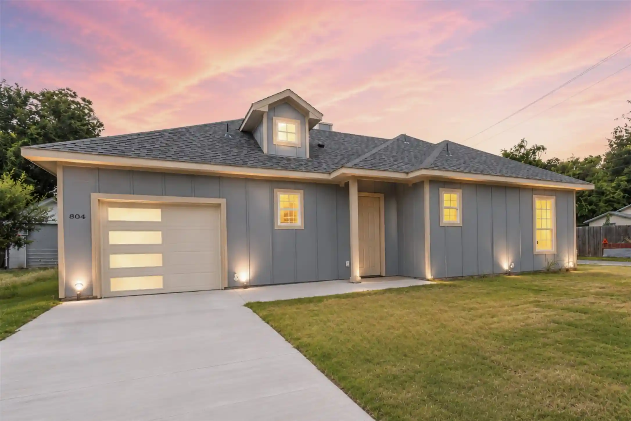 Photo 1 of Single family home for sale at 804 S 4th St, Bonham, TX 75418 | MLS# 21357932 | Listing updated on 2026-10-28