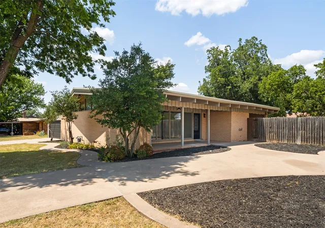 Photo 1 of Single family home for sale at 502 W Texas Ave, Iowa Park, TX 76367 | MLS# 21358175 | Listing updated on 2026-10-03