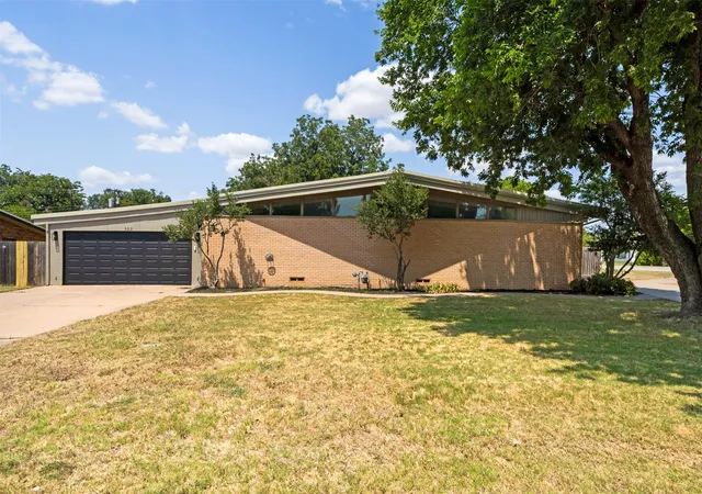 Photo 2 of Single family home for sale at 502 W Texas Ave, Iowa Park, TX 76367 | MLS# 21358175 | Listing updated on 2026-10-03