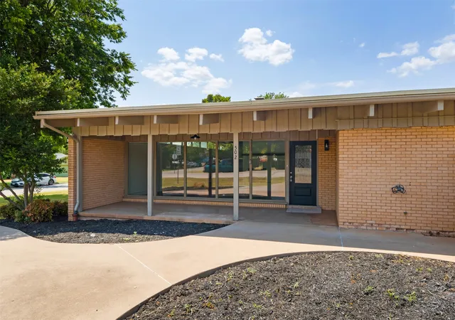 Photo 3 of Single family home for sale at 502 W Texas Ave, Iowa Park, TX 76367 | MLS# 21358175 | Listing updated on 2026-10-03