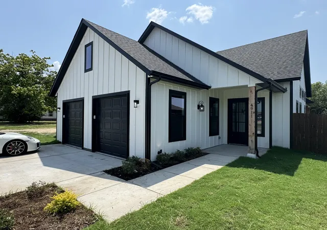 Photo 1 of Single family home for sale at 4911 Lee St, Greenville, TX 75401 | MLS# 21357654 | Listing updated on 2026-09-23