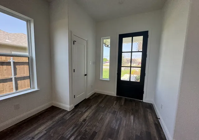 Photo 3 of Single family home for sale at 4911 Lee St, Greenville, TX 75401 | MLS# 21357654 | Listing updated on 2026-09-23