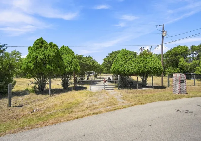 Photo 3 of Land for sale at 1808 Sunlit Ct, Midlothian, TX 76065 | MLS# 21342581 | Listing updated on 2026-09-26
