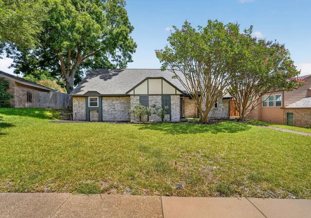 Photo 3 of Single family home for sale at 2004 Hondo Dr, Plano, TX 75074 | MLS# 21355749 | Listing updated on 2026-09-18