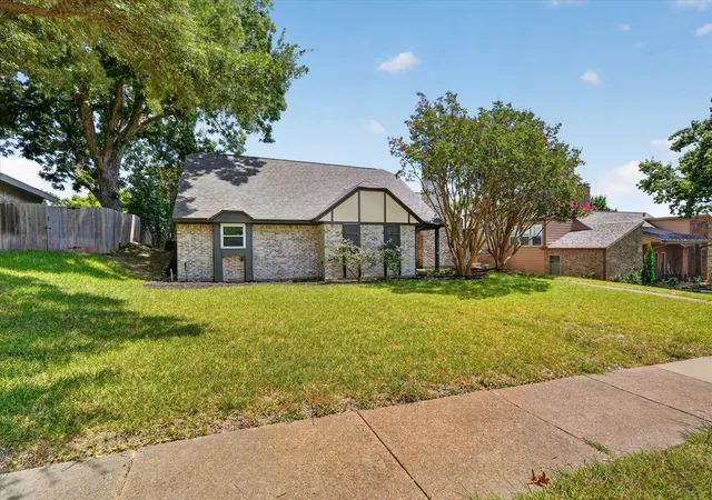 Photo 3 of Single family home for sale at 2004 Hondo Dr, Plano, TX 75074 | MLS# 21355749 | Listing updated on 2026-09-18