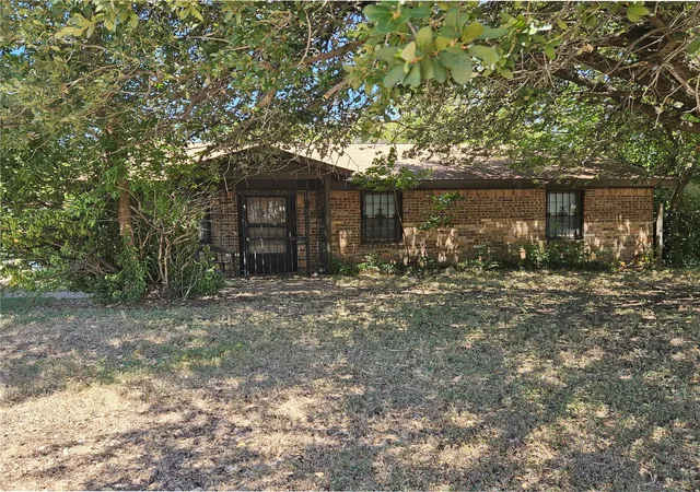 Photo 1 of Sale Pending at 1313 E Robert St, Fort Worth, TX 76104 | MLS# 21358180 | Listing updated on 2026-08-24