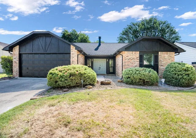 Photo 2 of Sale Pending at 2608 Sprucewood Ln, Euless, TX 76039 | MLS# 21358028 | Listing updated on 2026-08-21
