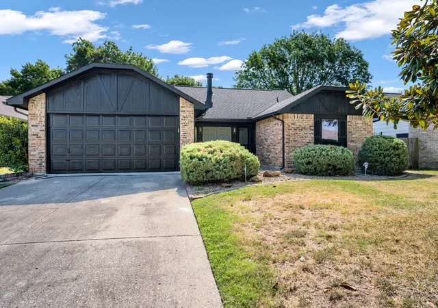 Photo 4 of Sale Pending at 2608 Sprucewood Ln, Euless, TX 76039 | MLS# 21358028 | Listing updated on 2026-08-21