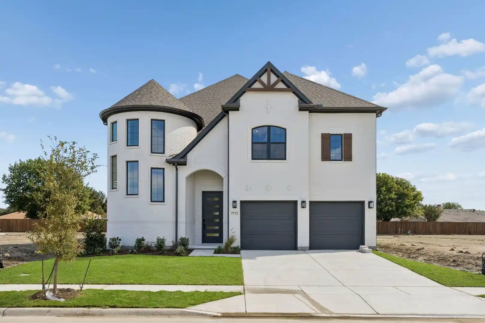 Photo 1 of Single family home for sale at 5732 Glynda Dr, North Richland Hills, TX 76180 | MLS# 21358260 | Listing updated on 2026-10-28