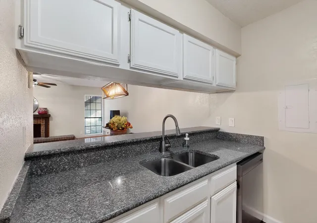 Listing Photo 5 - Condo for sale in building located at 9611 Walnut St, Dallas, TX 75243 - Unit #1105