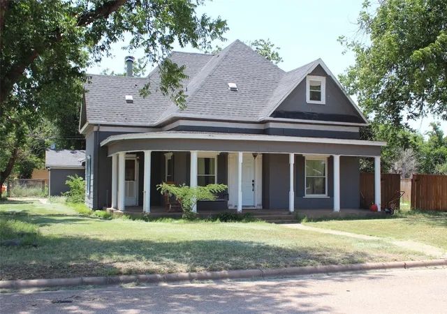 Photo 1 of Single family home for sale at 461 S 9th Ave, Munday, TX 76371 | MLS# 21357082 | Listing updated on 2026-10-05