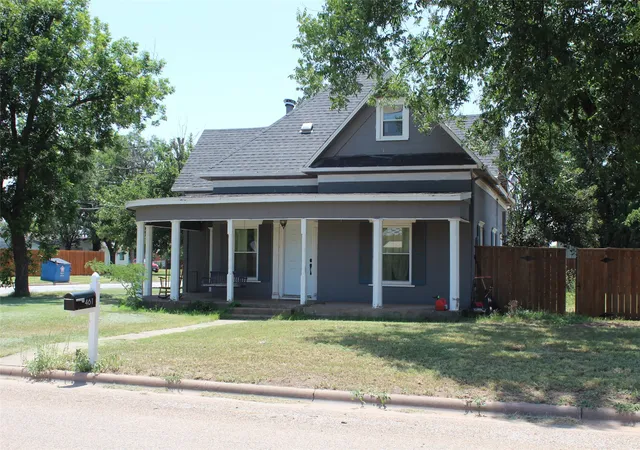 Photo 2 of Single family home for sale at 461 S 9th Ave, Munday, TX 76371 | MLS# 21357082 | Listing updated on 2026-10-05