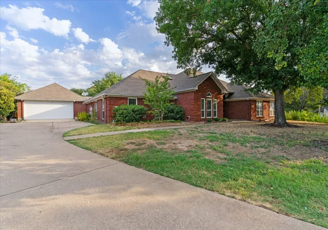 Photo 3 of Single family home for sale at 501 Valle Vista Ct, Keller, TX 76248 | MLS# 21358227 | Listing updated on 2026-08-30