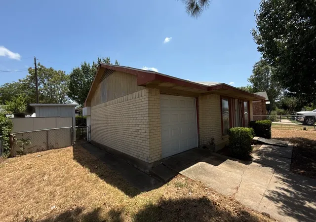 Photo 3 of Single family home for sale at 3976 Avocado Dr, Dallas, TX 75241 | MLS# 21355771 | Listing updated on 2026-08-13