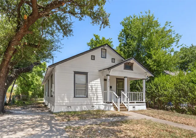 Photo 2 of Single family home for sale at 1711 Wood Ave, Waco, TX 76706 | MLS# 21358243 | Listing updated on 2026-09-19