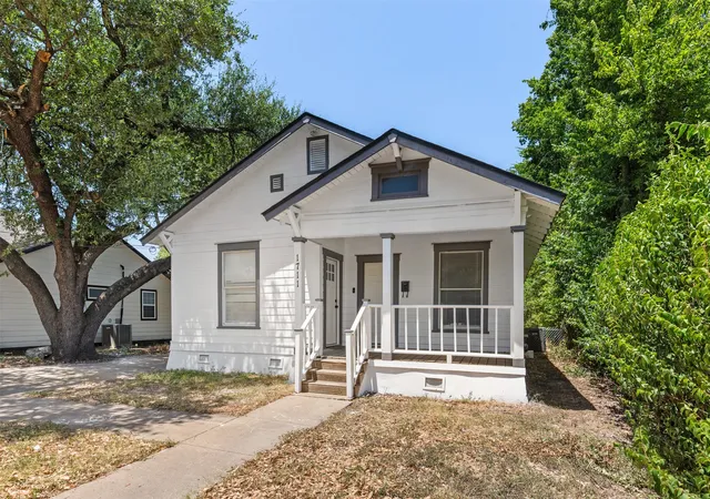 Photo 3 of Single family home for sale at 1711 Wood Ave, Waco, TX 76706 | MLS# 21358243 | Listing updated on 2026-09-19