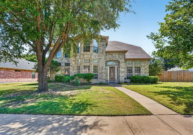 Photo 1 of Single family home for sale at 7402 Silver Lake Dr, Rowlett, TX 75089 | MLS# 21358358 | Listing updated on 2026-09-17