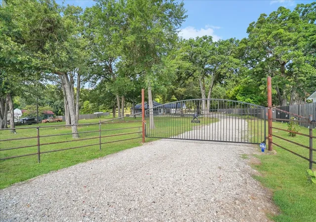Photo 3 of Single family home for sale at 5902 Fm 2494, Athens, TX 75751 | MLS# 21355463 | Listing updated on 2026-09-29
