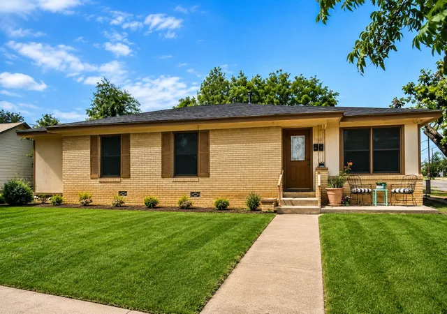 Photo 2 of Single family home for sale at 1900 S Walnut St, Brady, TX 76825 | MLS# 21358363 | Listing updated on 2026-08-13