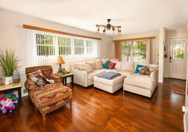 Photo 3 of Single family home for sale at 1900 S Walnut St, Brady, TX 76825 | MLS# 21358363 | Listing updated on 2026-08-13
