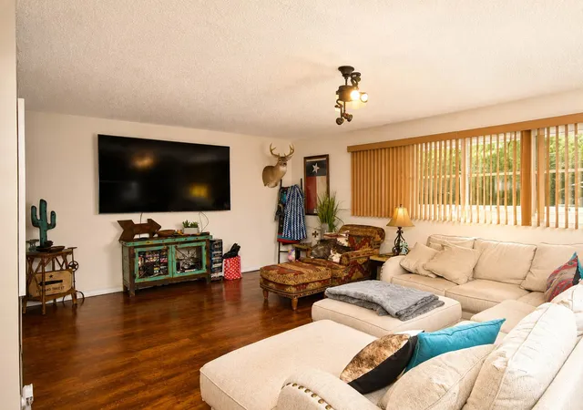 Photo 3 of Single family home for sale at 1900 S Walnut St, Brady, TX 76825 | MLS# 21358363 | Listing updated on 2026-08-13