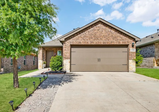 Photo 1 of Single family home for sale at 2706 Blackbuck Ct, Crandall, TX 75114 | MLS# 21358073 | Listing updated on 2026-08-13