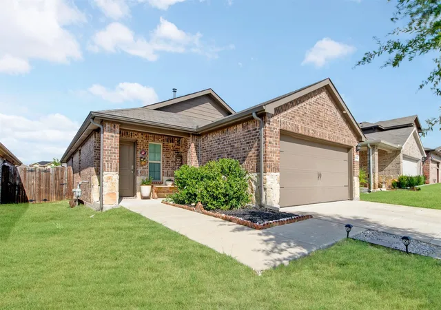 Photo 2 of Single family home for sale at 2706 Blackbuck Ct, Crandall, TX 75114 | MLS# 21358073 | Listing updated on 2026-08-13