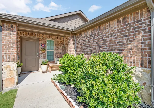 Photo 3 of Single family home for sale at 2706 Blackbuck Ct, Crandall, TX 75114 | MLS# 21358073 | Listing updated on 2026-08-13