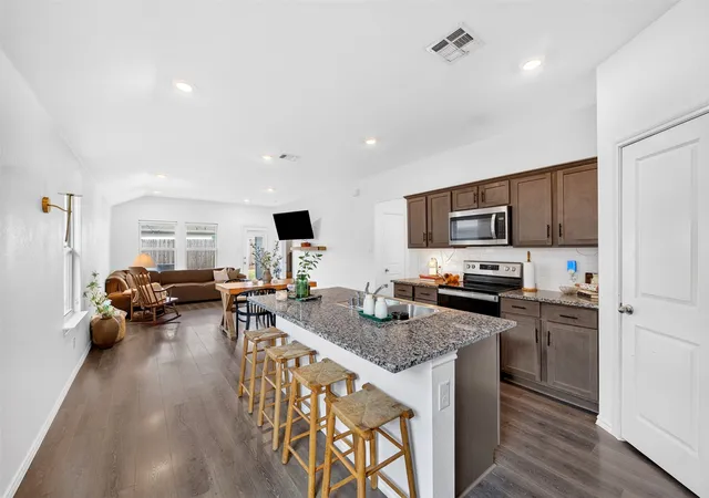 Photo 3 of Single family home for sale at 2706 Blackbuck Ct, Crandall, TX 75114 | MLS# 21358073 | Listing updated on 2026-09-26