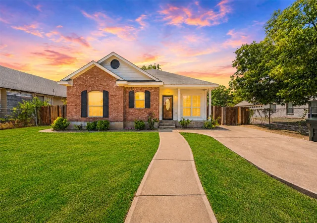 Photo 1 of Single family home for sale at 1206 N 15th St, Waco, TX 76707 | MLS# 21357928 | Listing updated on 2026-08-29