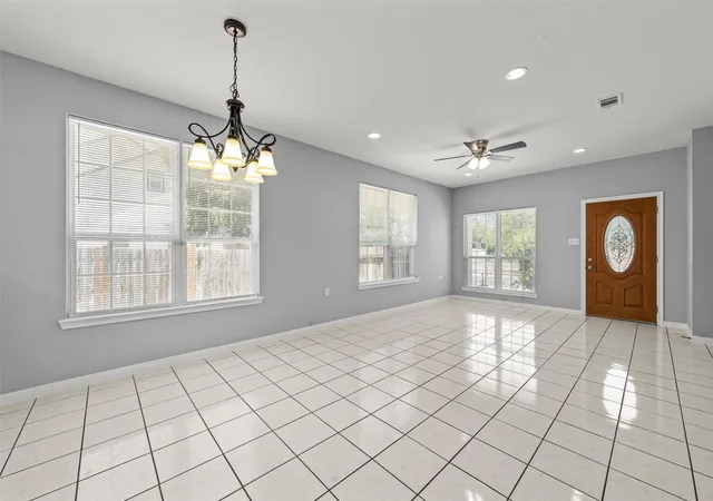 Photo 3 of Single family home for sale at 1206 N 15th St, Waco, TX 76707 | MLS# 21357928 | Listing updated on 2026-08-29